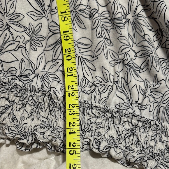 LOFT Monochrome Floral‎ Print Blouse - Picture 8 of 8